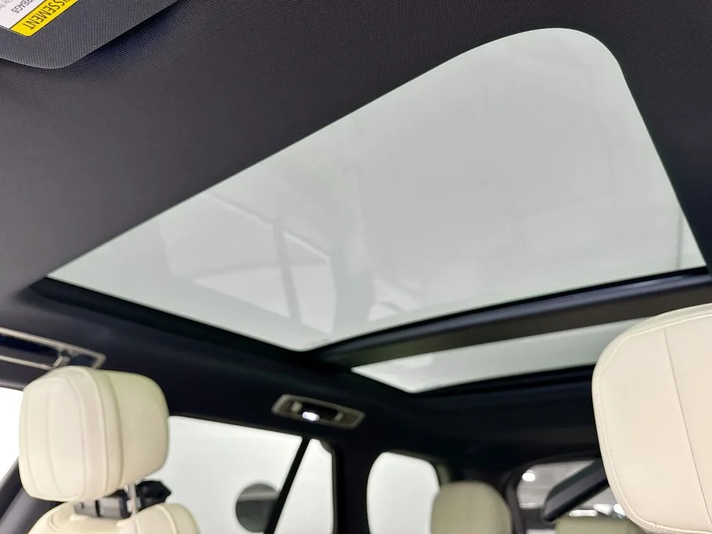 New 2026 Fuji White Land Rover SE image 22