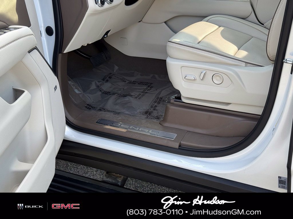 Used 2023 WHITE FROST TRICOAT GMC Denali image 23