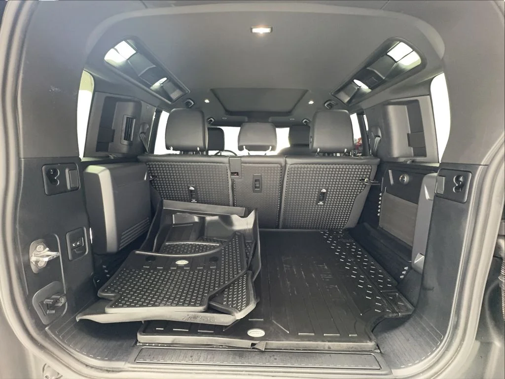 Used 2024 Silver Land Rover S image 17