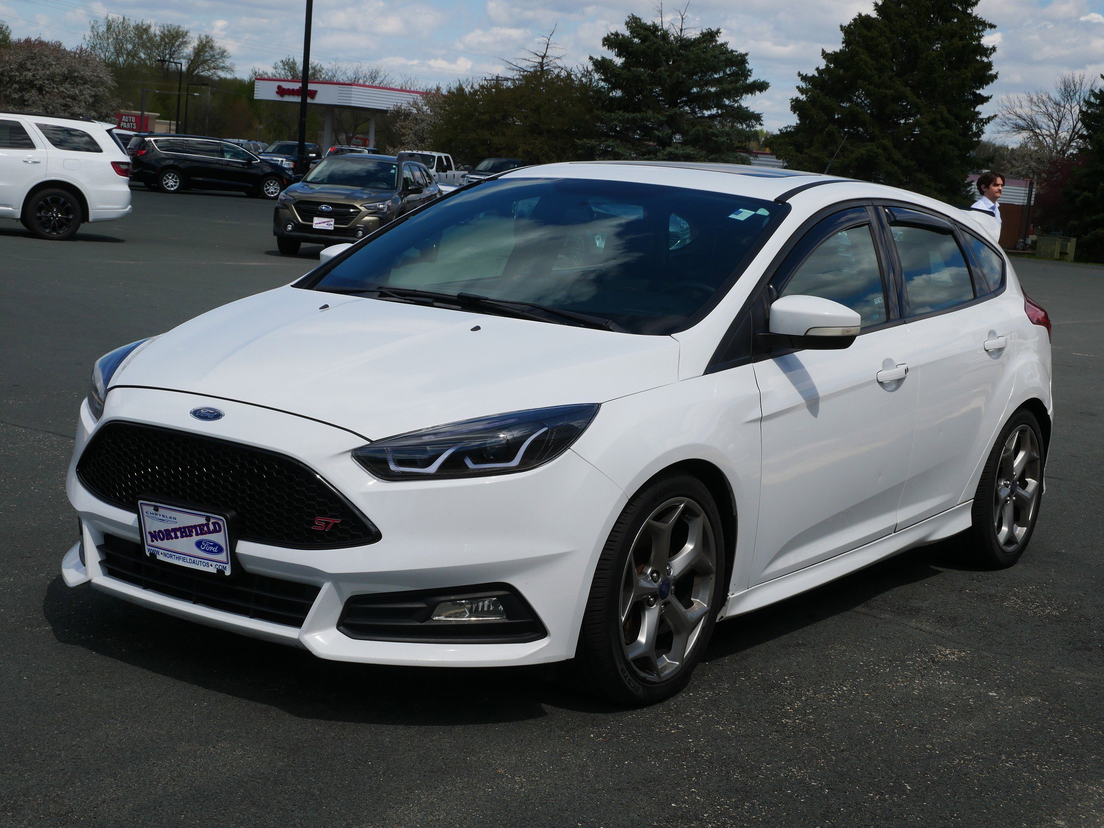 View vehicle photo 4