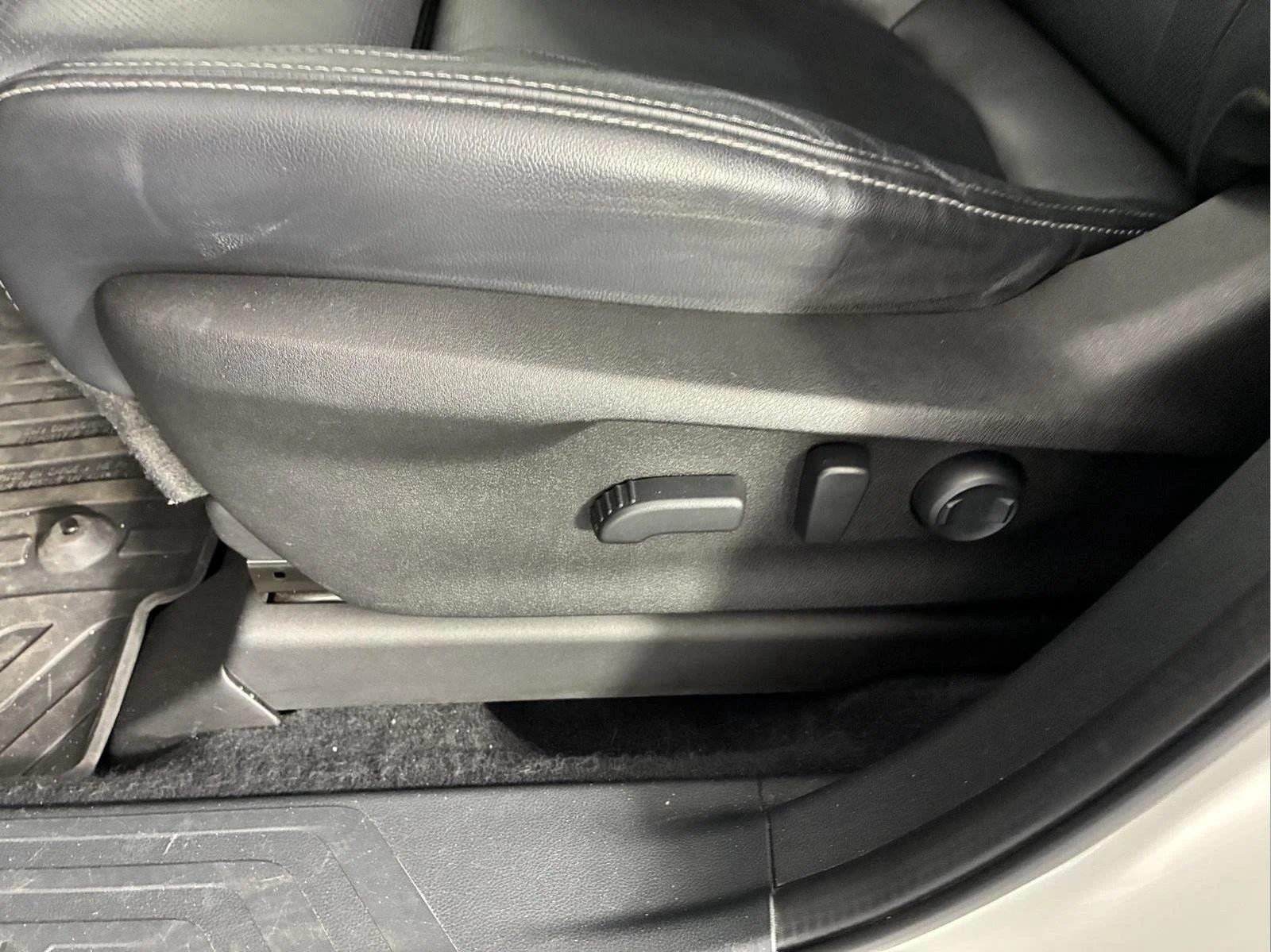 Used 2022 Crystal White Pearl Subaru Touring image 26