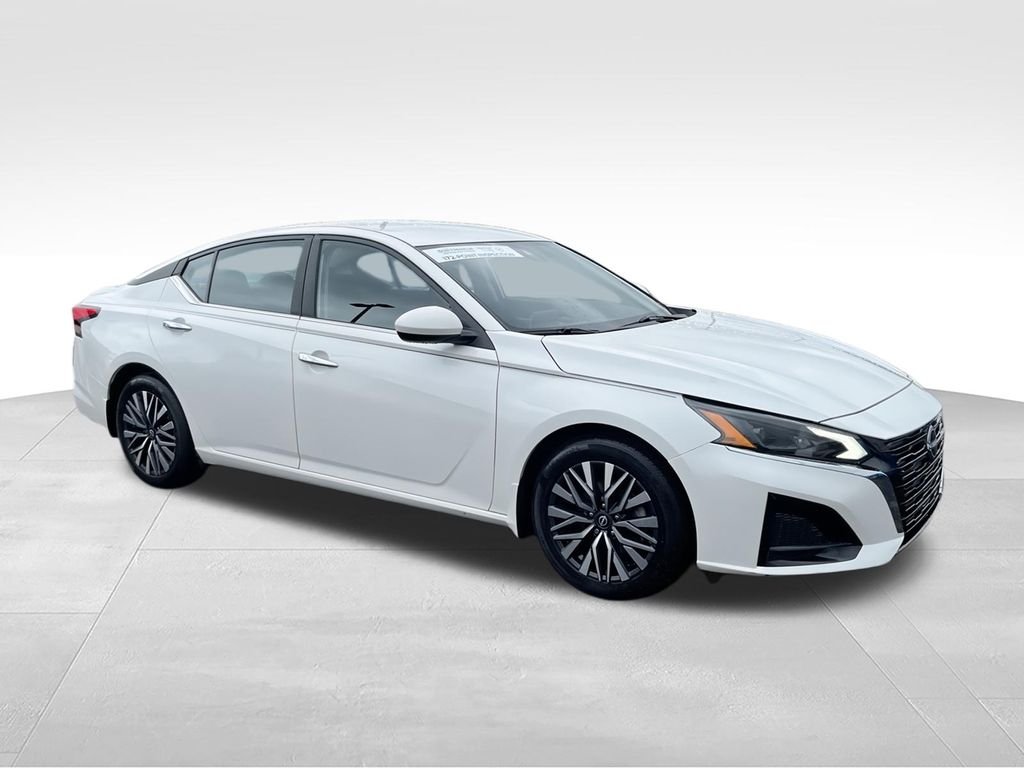 Used 2023 White Nissan 2.5 SV image 2