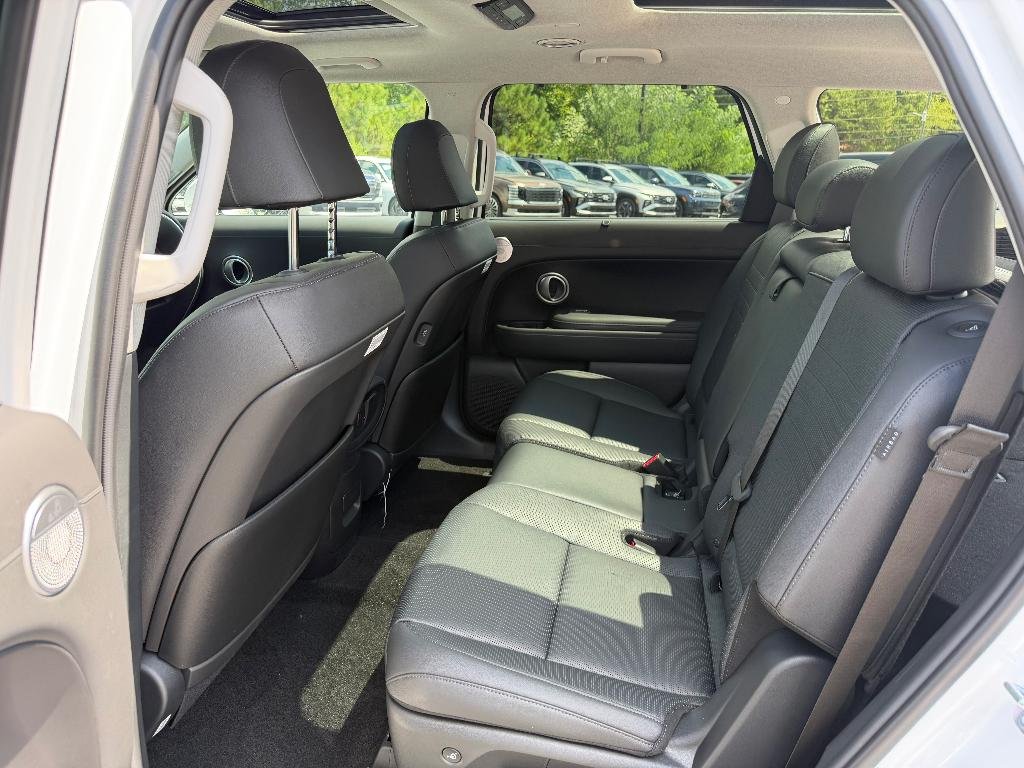 New 2027 Creamy White Pearl Hyundai Limited 8P image 14