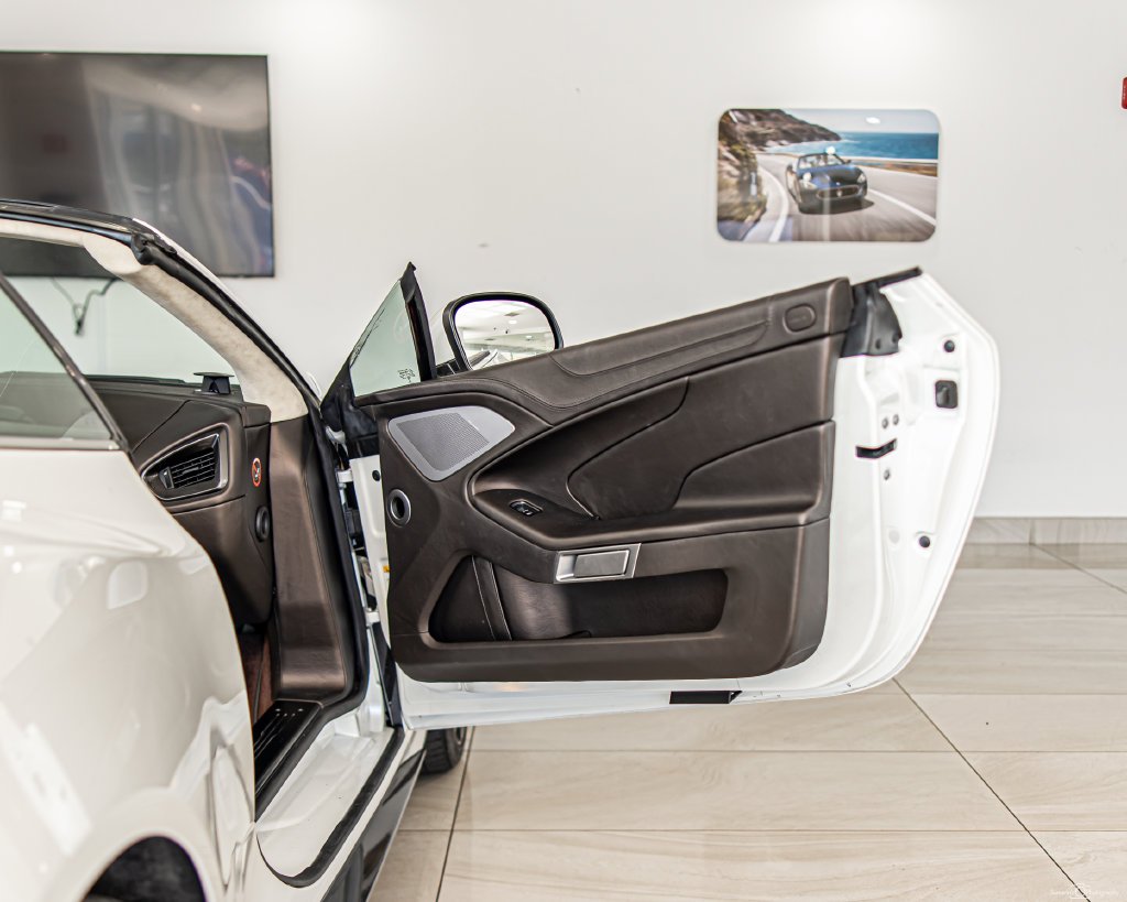 Used 2016 White Aston Martin Volante image 33