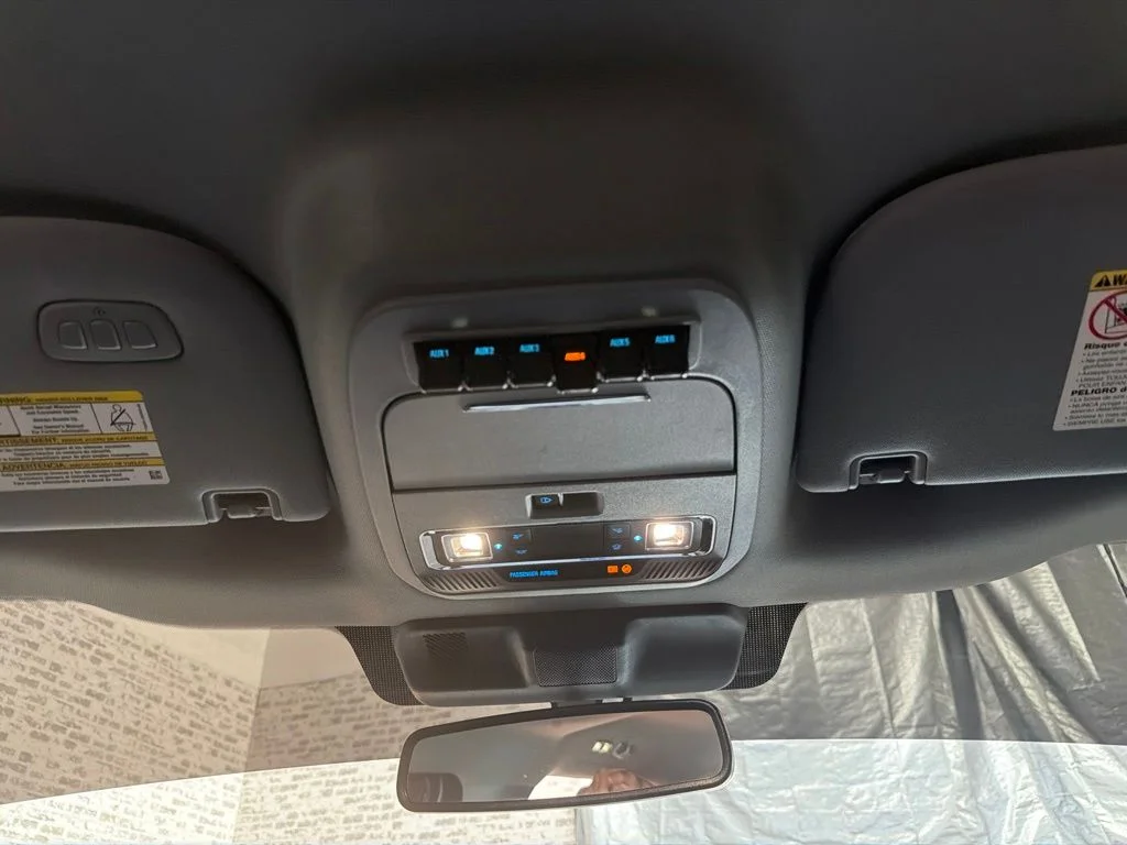 Used 2023 Iconic Silver Metallic Ford Lariat image 21