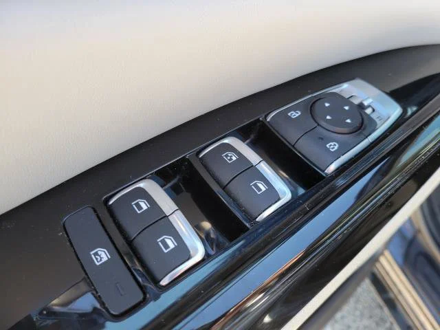Used 2022  Kia LX image 20