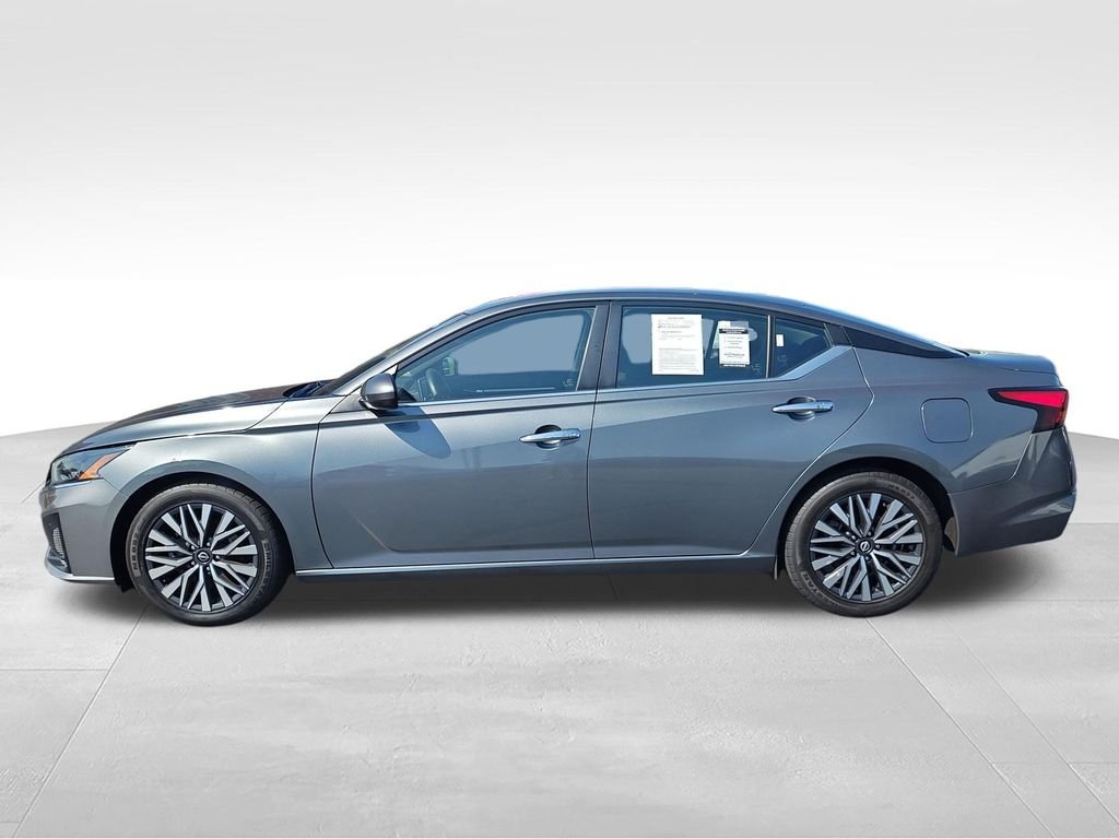 Used 2023 Gray Nissan 2.5 SV image 2