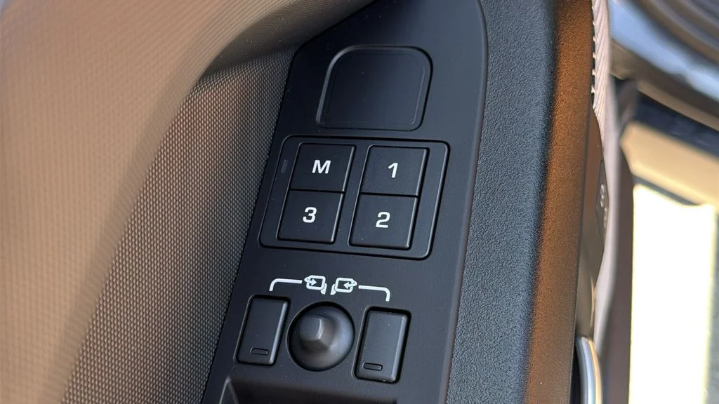 Certified Used 2024 Gray Land Rover V8 image 21