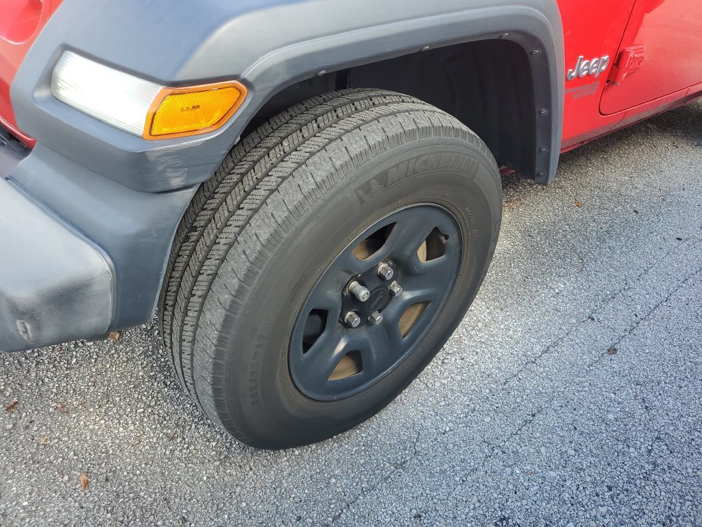 Used 2018 Red Jeep Unlimited Sport image 4