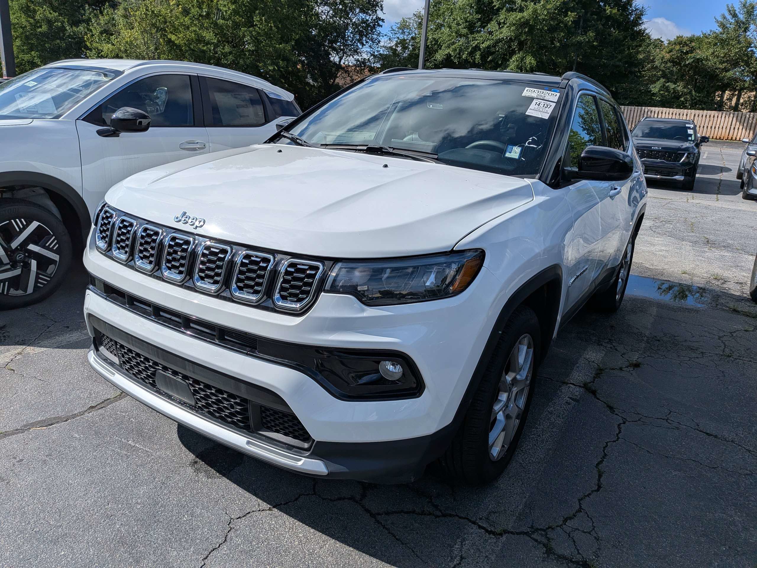 Used 2025 White Jeep Limited image 2