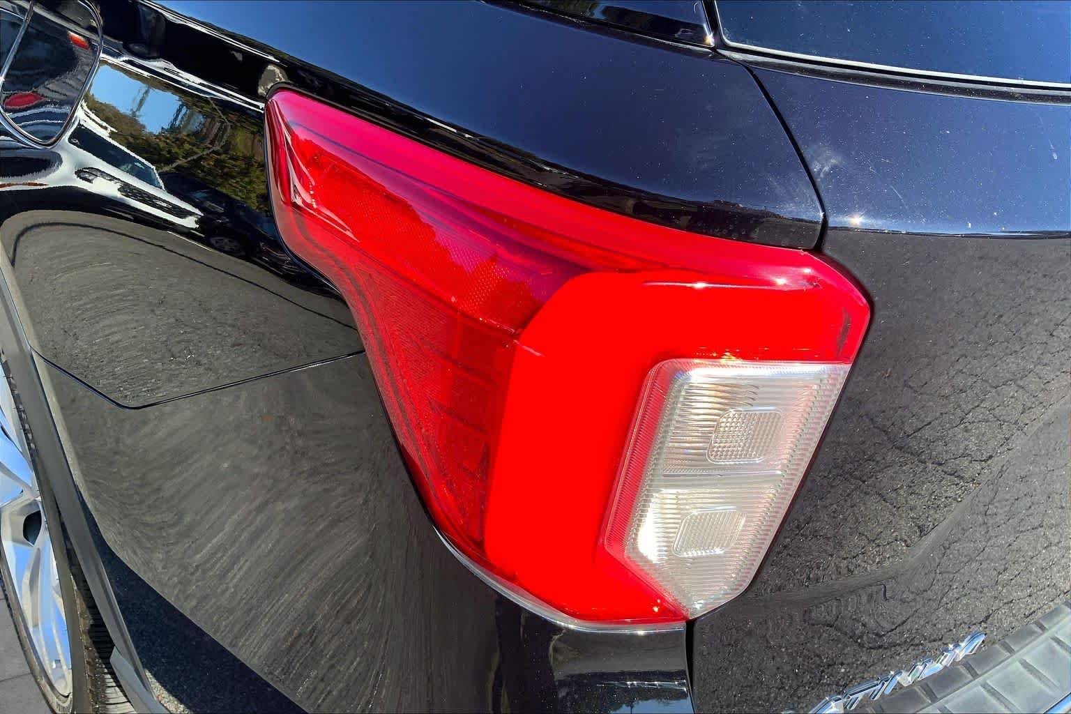 Used 2023 Agate Black Metallic Ford Platinum image 28