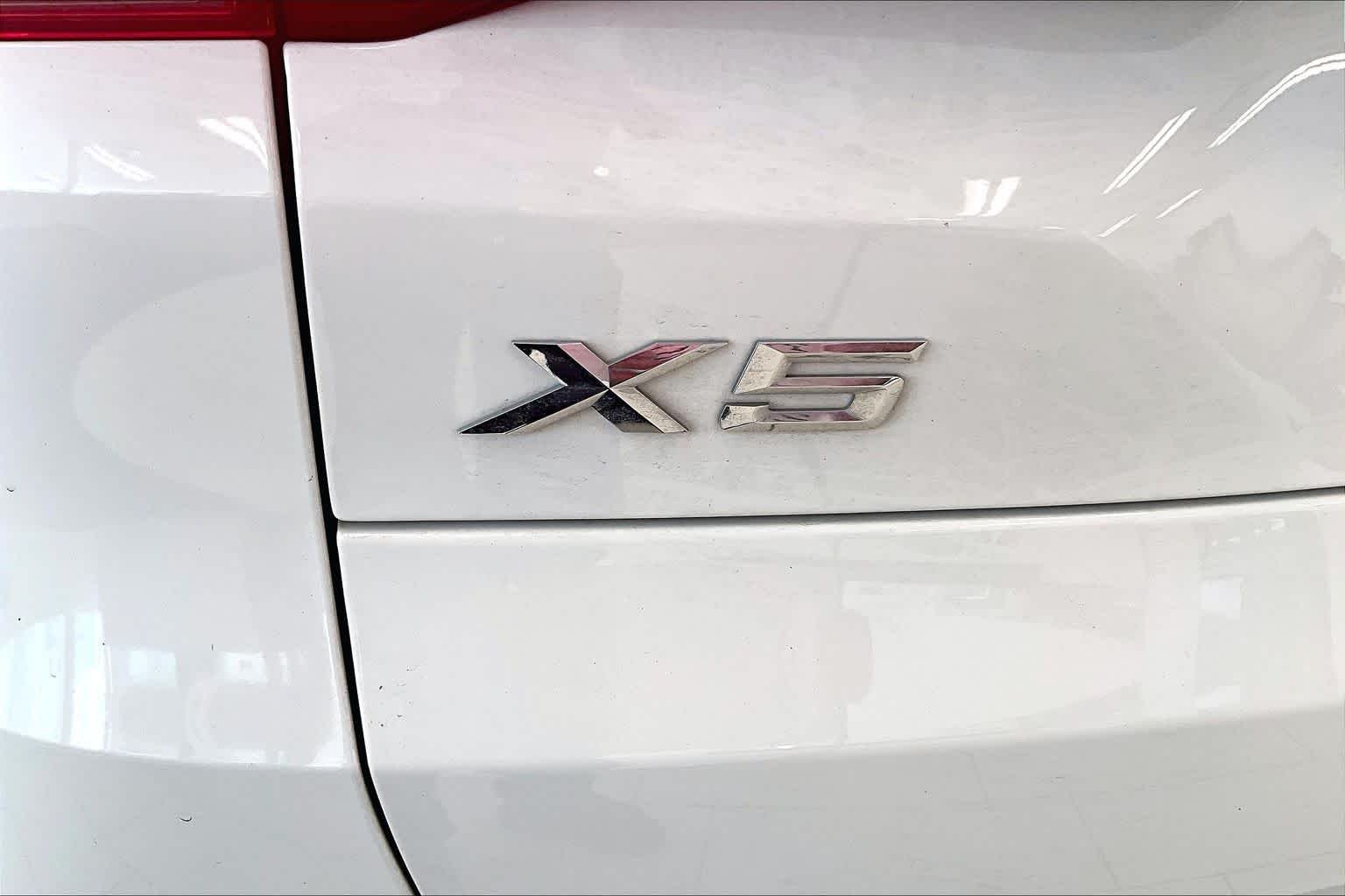 Used 2023 Alpine White BMW sDrive40i image 29