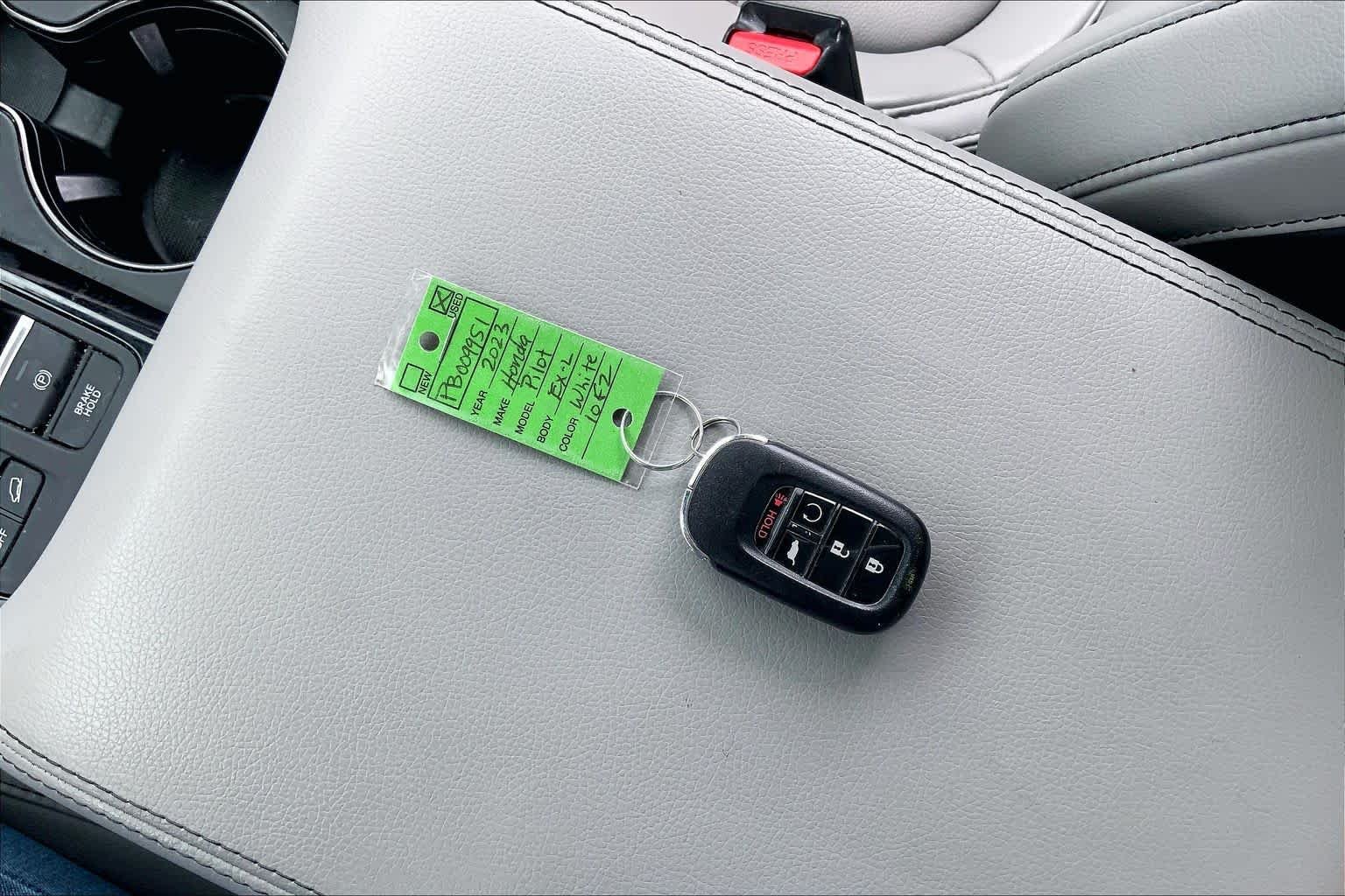 Certified Used 2023 Platinum White Pearl Honda EX-L 7 Passenger image 14
