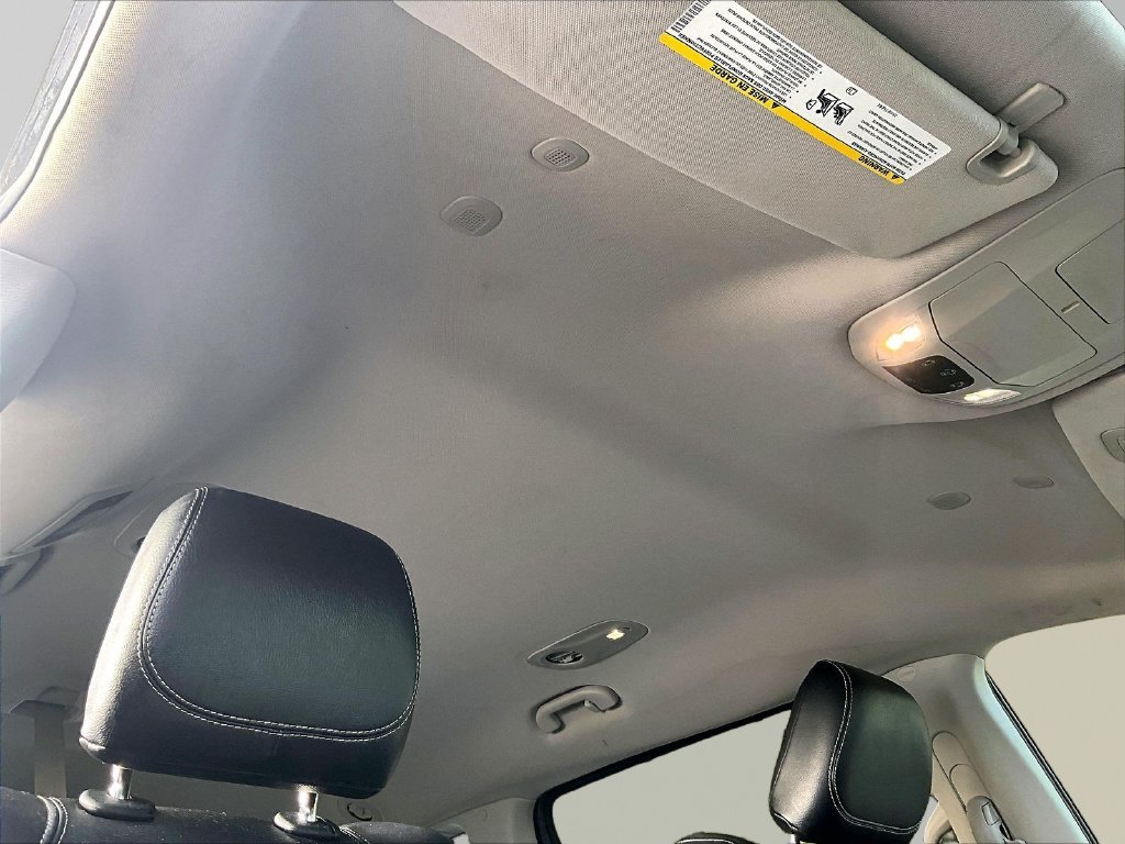 Used 2022 Ceramic Gray Clearcoat Chrysler Touring L image 23