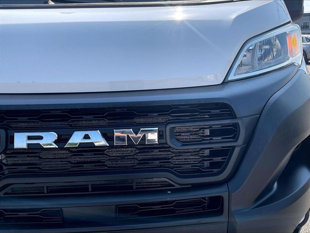 Used 2025 White Ram Base image 30