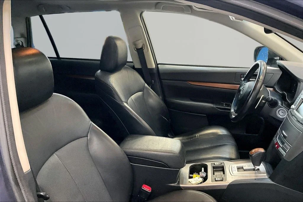 Used 2014 Twilight Blue Subaru 2.5i image 31