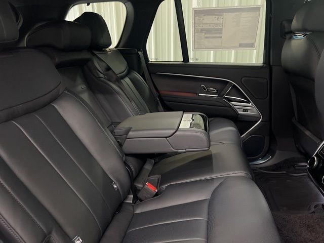 Certified Used 2025 Fuji White Land Rover SE image 18