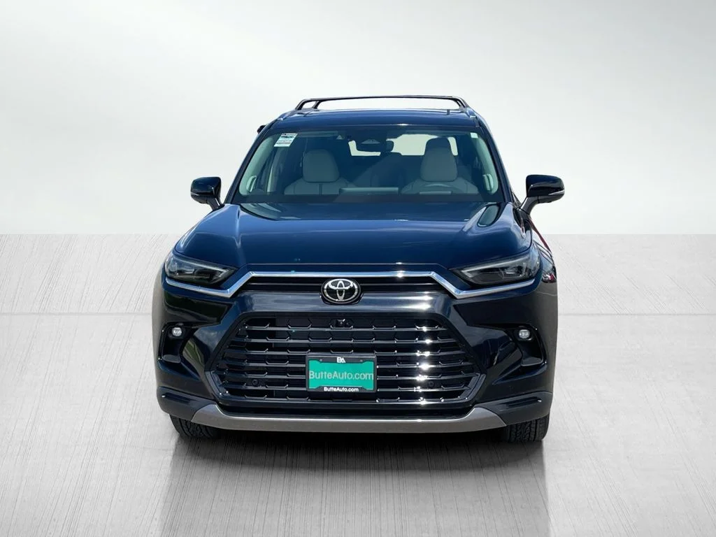 New 2026 Midnight Black Metallic Toyota Platinum image 10