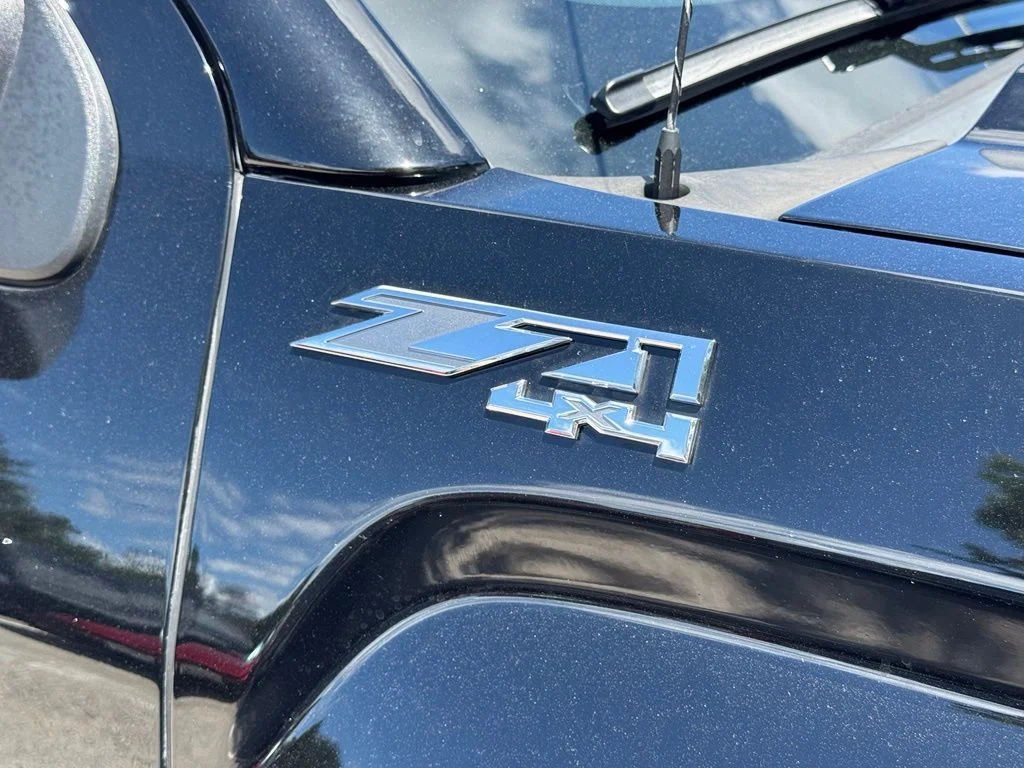 Used 2018 Black GMC SLT image 9