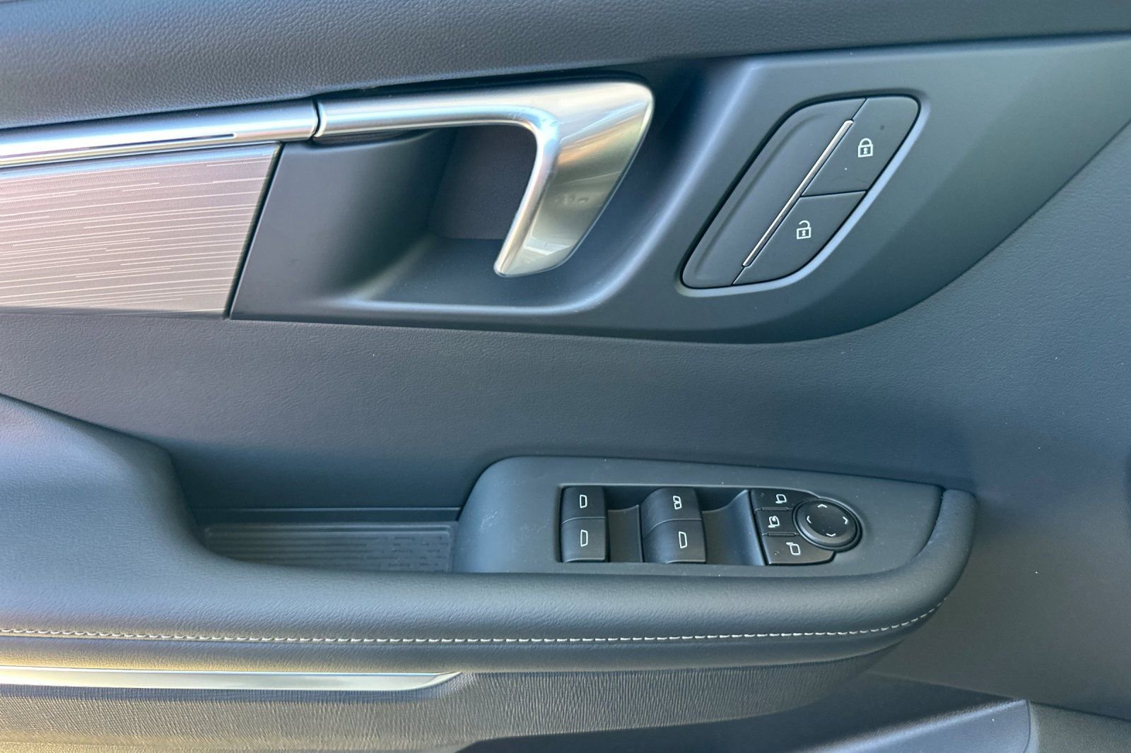 2026 Buick Enclave Preferred - Photo 9