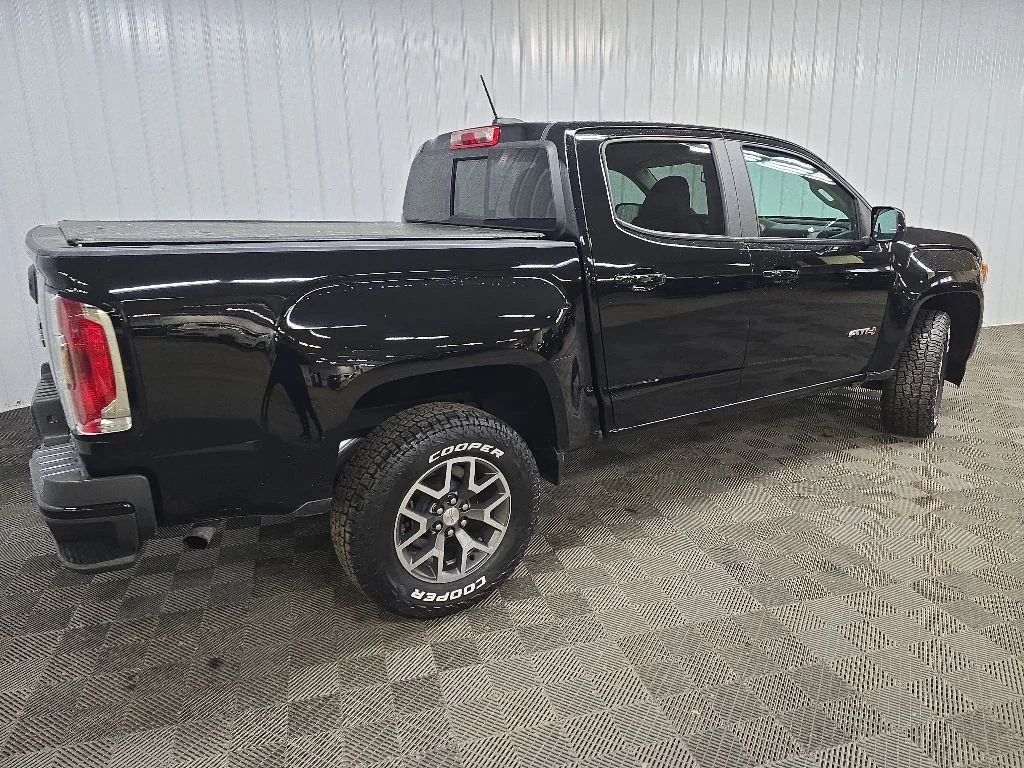 Used 2022 Black GMC AT4 w/Cloth image 3