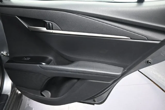 Used 2025  Toyota SE image 15