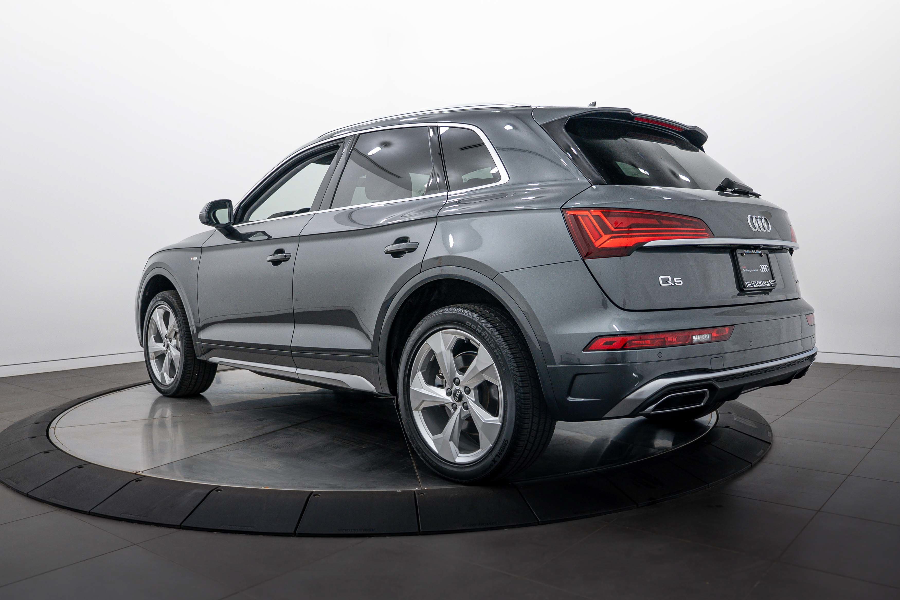 Certified Used 2023 Daytona Gray Pearl Effect Audi S line Premium Plus image 5
