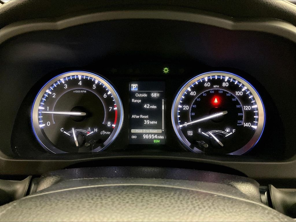 Used 2018 Silver Toyota XLE image 24