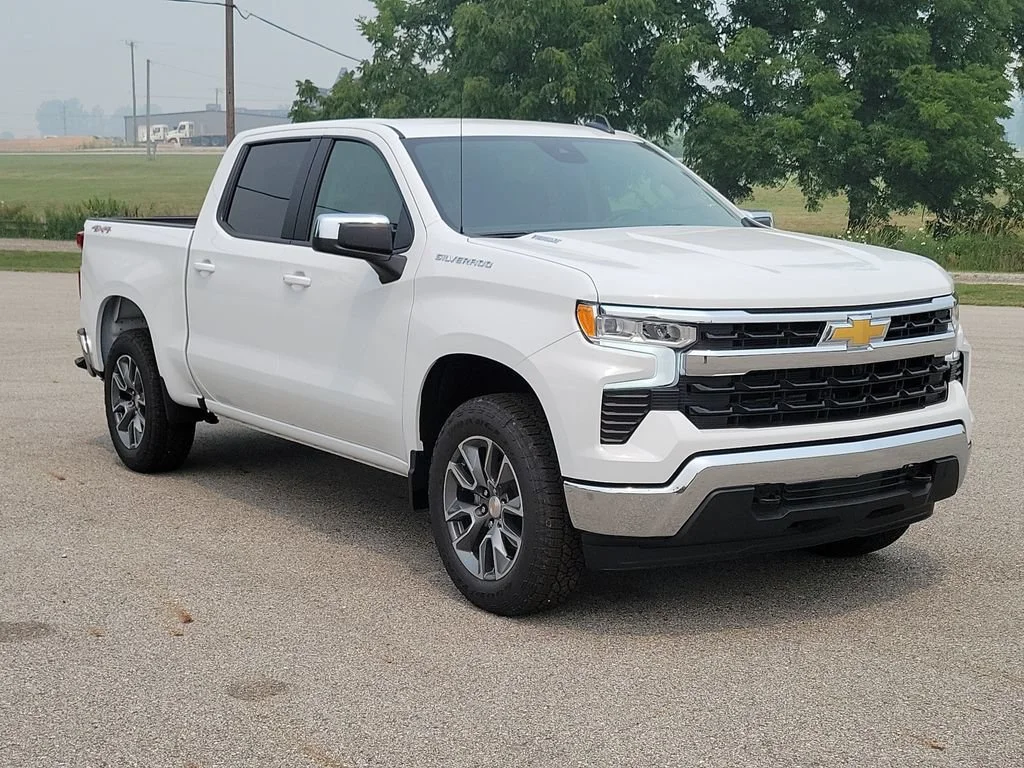 New 2026 Summit White Chevrolet LT (2FL) image 2