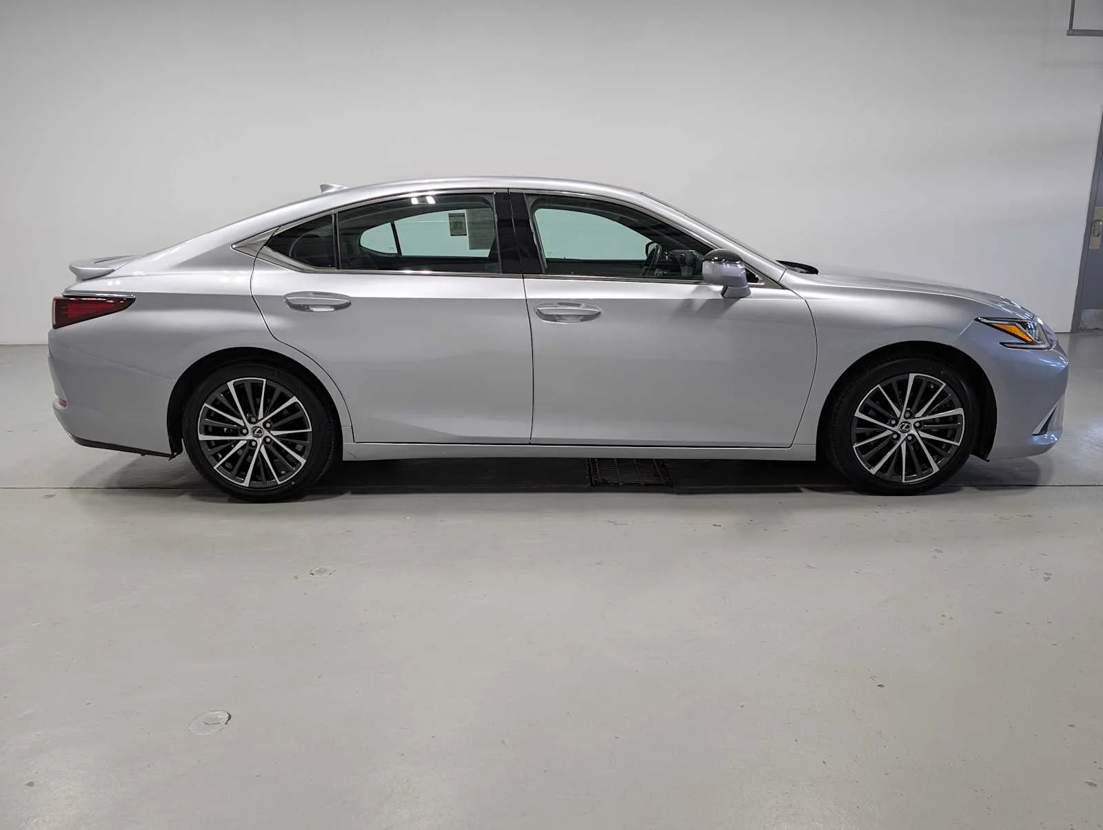 Used 2023 Iridium Lexus  image 7