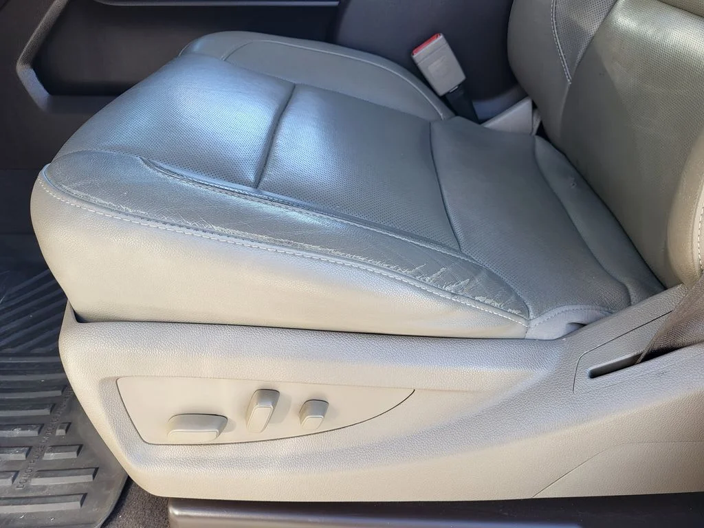 Used 2019 IRIDESCENT PEARL TRICOAT Chevrolet LTZ image 18