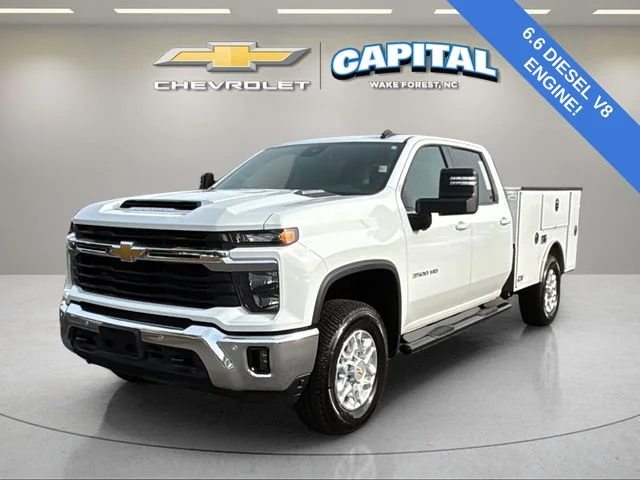 Used 2025 White Chevrolet LT image 9