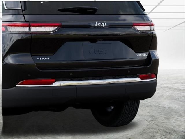 New 2026 Diamond Black Crystal Pearlcoat Jeep Laredo X image 14