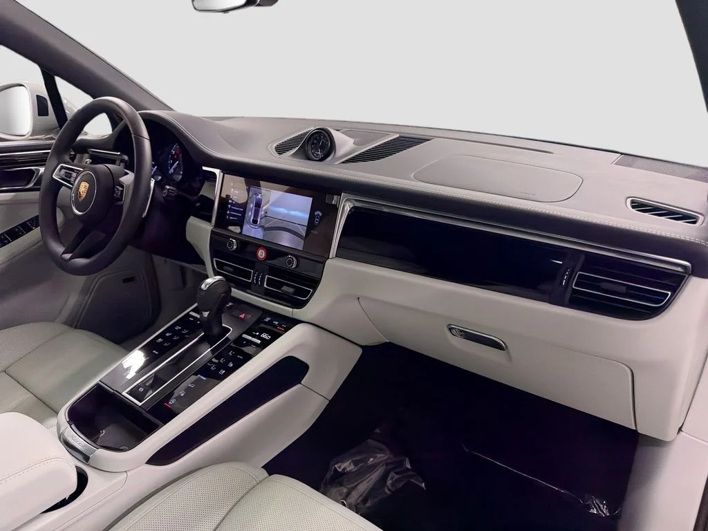 Certified Used 2025  Porsche  image 30