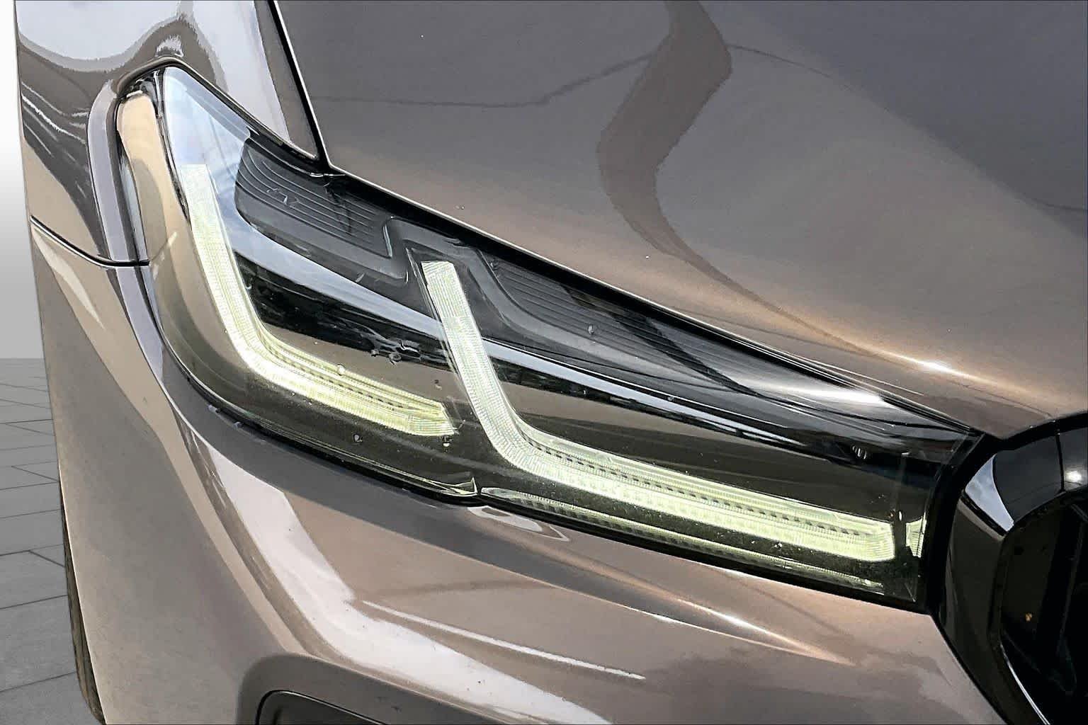 Used 2023 Alvite Grey Metallic BMW  image 26