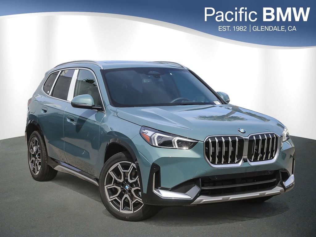 New 2026 Cape York Green Metallic BMW xDrive28i image 1