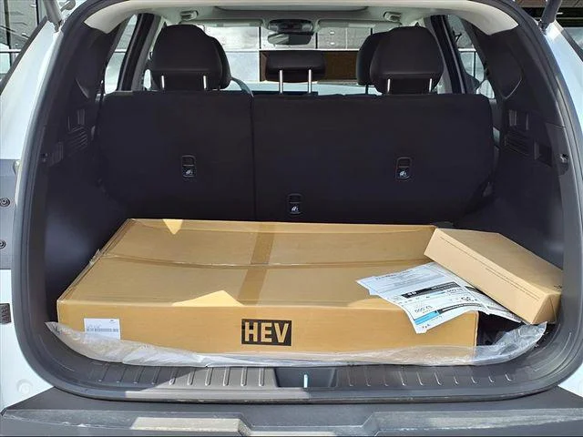 New 2025 White Hyundai SEL Convenience image 6