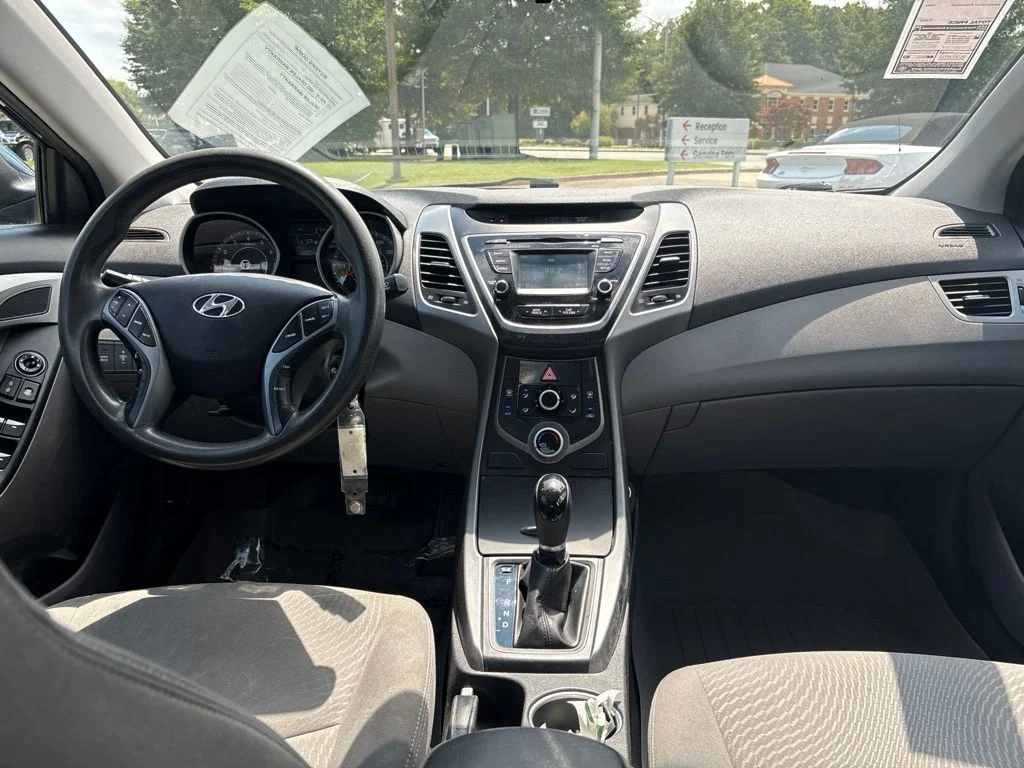 Used 2016 Blue Hyundai SE image 9