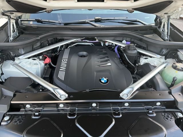 Used 2026 White BMW sDrive40i image 10