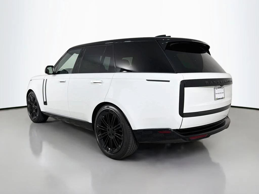 New 2026 Fuji White Land Rover SE image 7