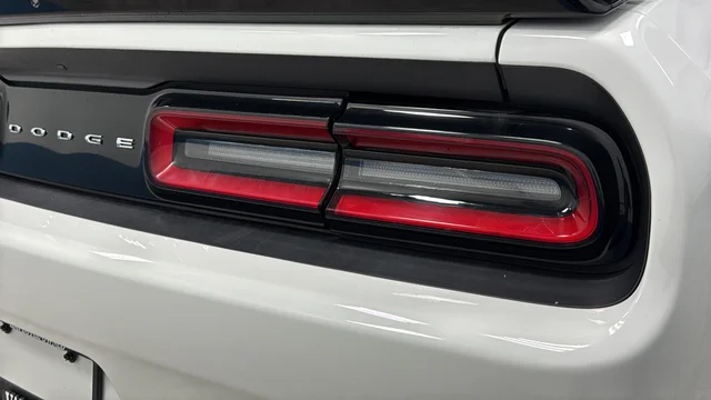 Used 2019 White Dodge SXT image 31