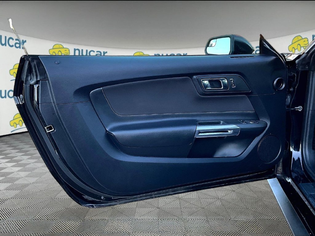 Used 2015 Black Ford V6 image 9