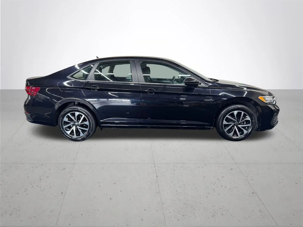 Used 2024 Black Volkswagen 1.5T S image 8