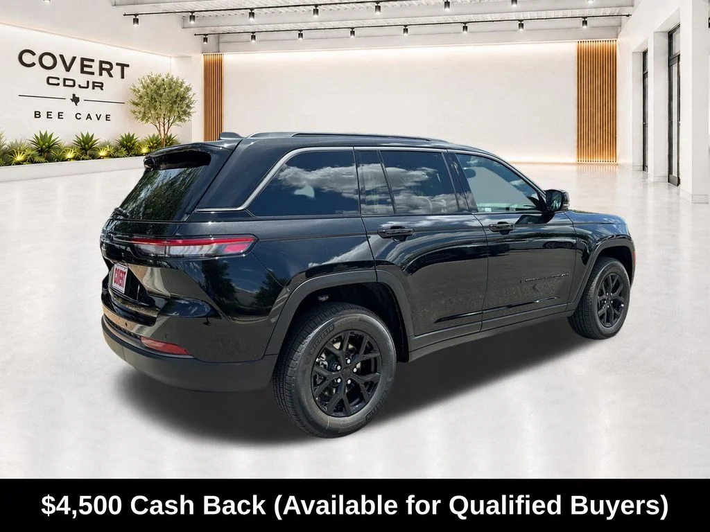 New 2026 Diamond Black Crystal Pearl-Coat Exterior Paint Jeep Laredo Altitude image 10