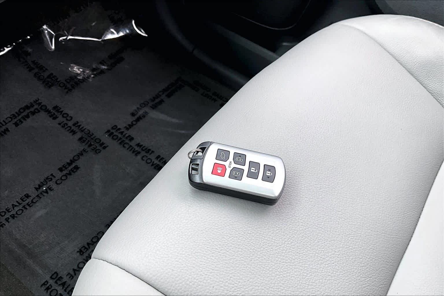 Used 2018 Midnight Black Metallic Toyota XLE image 12