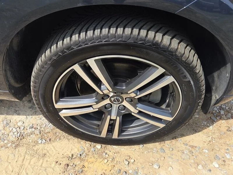 Used 2019 Denim Blue Metallic Volvo Momentum image 17