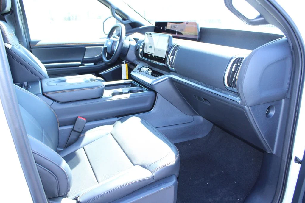 New 2026 Oxford White Ford Tremor® image 37