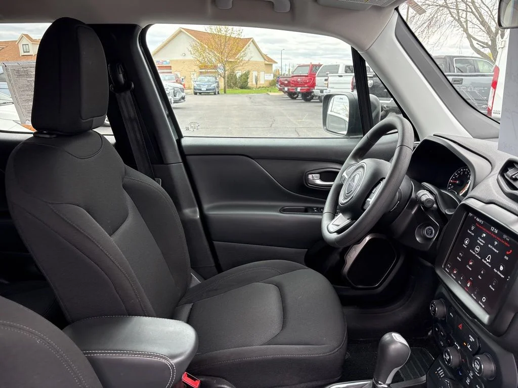 Used 2023 Black Clearcoat Jeep Latitude image 33
