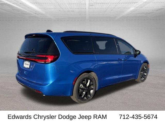 2026 Chrysler Pacifica Select - Photo 10