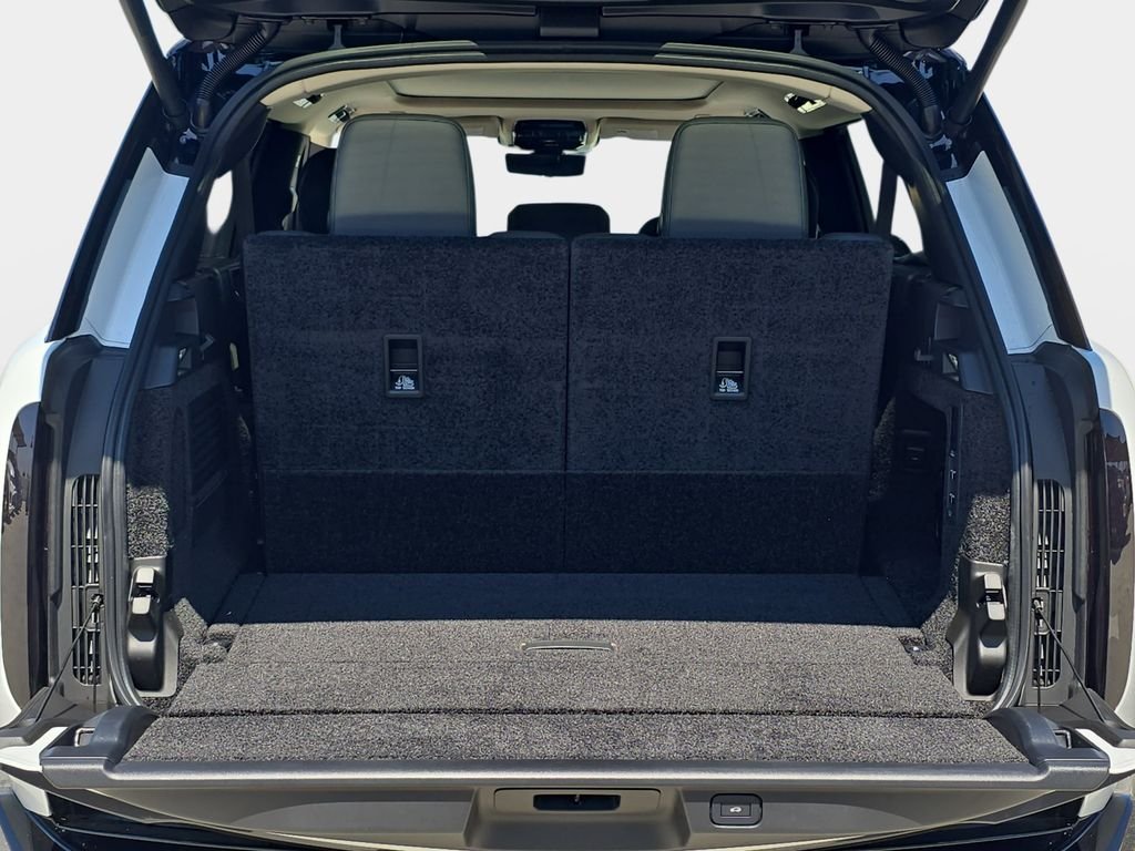 New 2026 Fuji White Land Rover SE LWB image 15